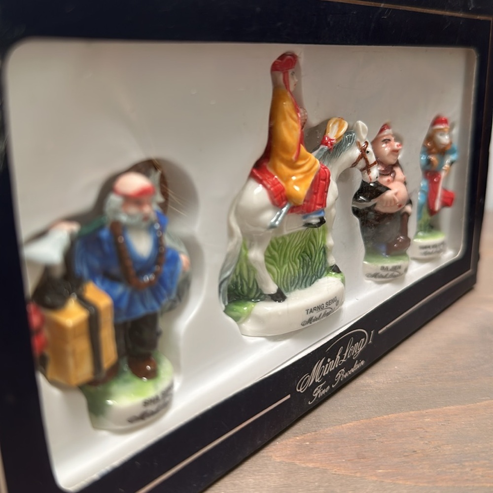 Minh Long I - fine porcelain complete Figurine Set (NEW)